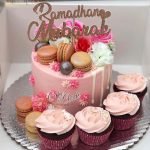 Macaroon cake with cupcakes