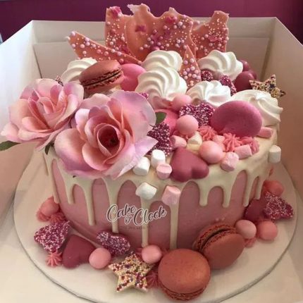 pink-theme-macaroon-cake- c