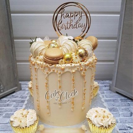 macaron cake with cupcakes